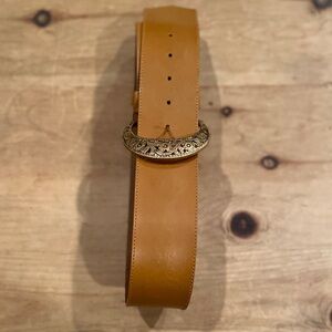 NWOT AXCESS 100% leather wide floral embossed Gold buckle belt M Boho